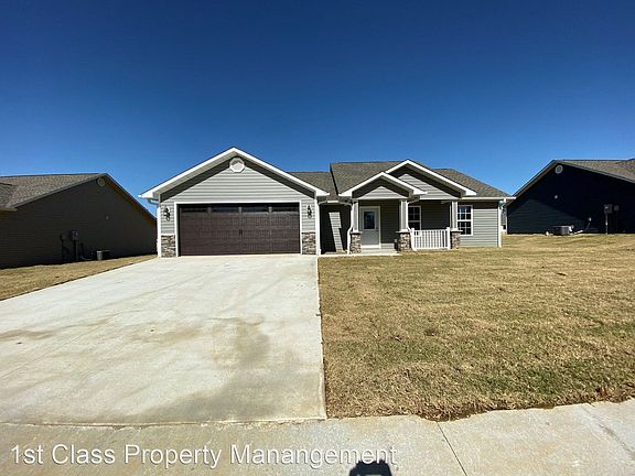 2nd image of 124 Lincoln Dr