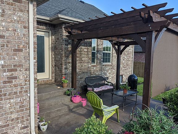 3rd image of 816 Laramie Ct