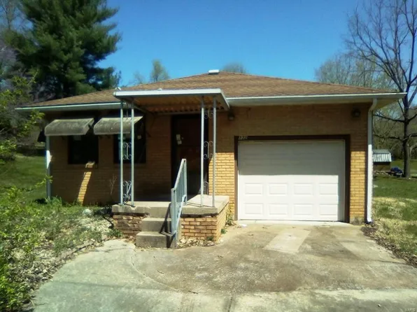 132 Edding Ln, Fairview Heights, IL 62208