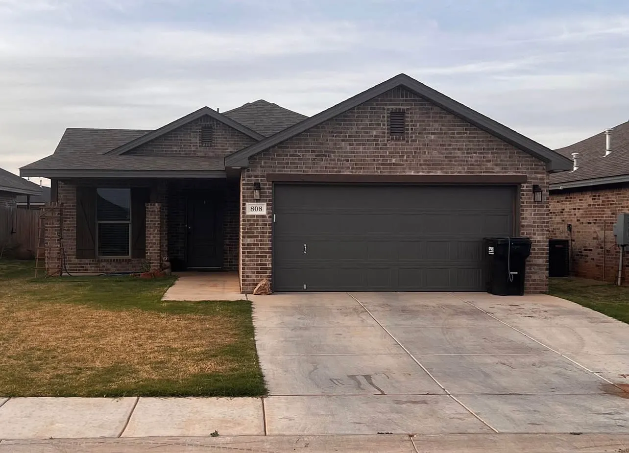 3 bed, 1350 sqft, $1,700 — Photo 1