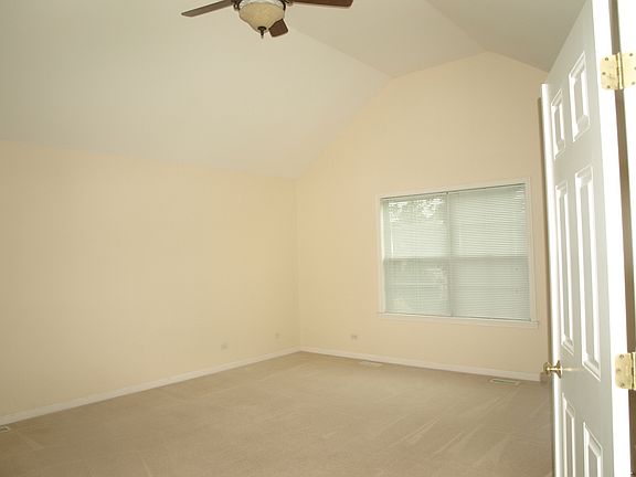 4th image of 55 Whispering Oaks Ln