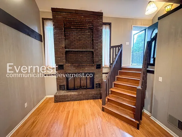 716 Brookview Dr — Photo 5