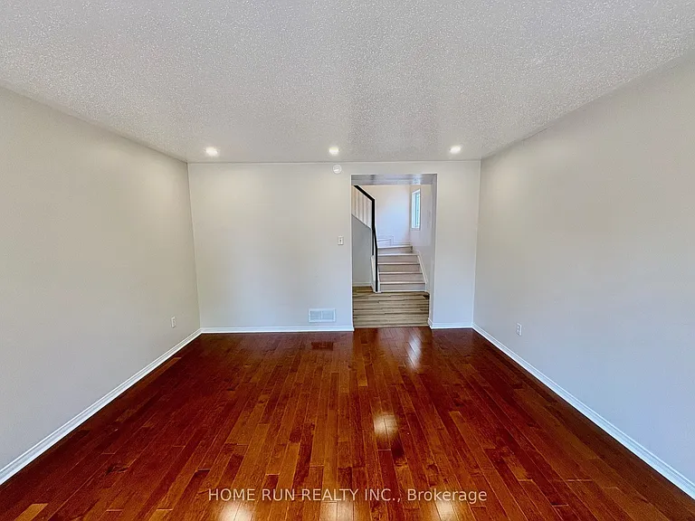 52 Collington St — Photo 7