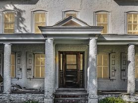 Updated 4 Bed / 2 Bath - Quiet Location, Park Like Setting - T/E Schools