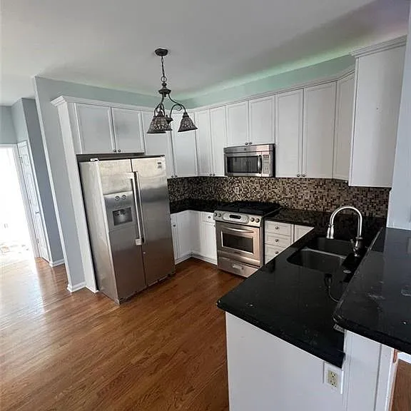 3595 Deep Cove Dr — Photo 2