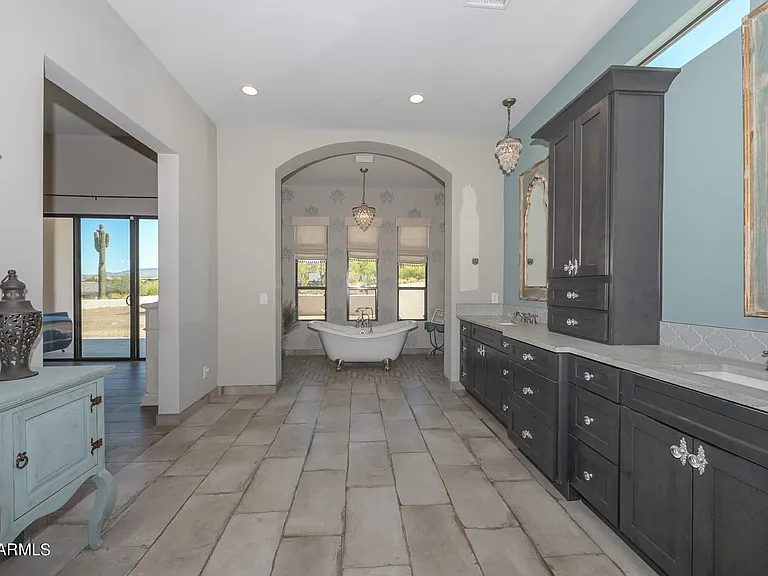 5861 E Cloud Rd — Photo 23
