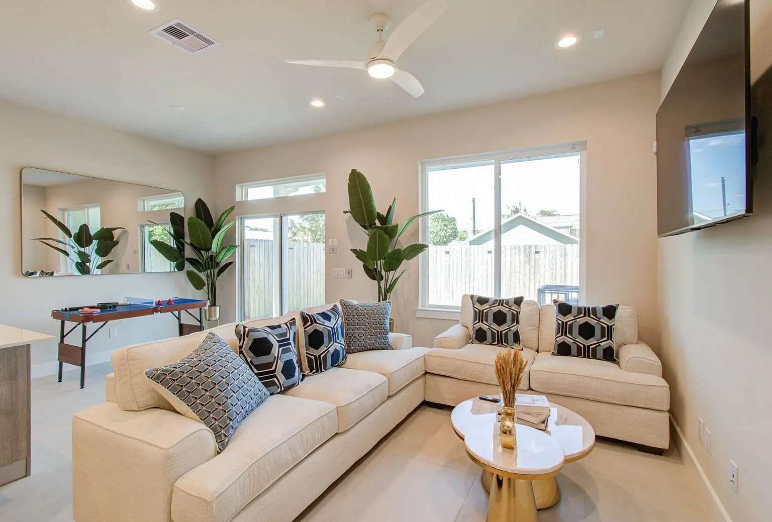 3 bed, 2.5 bath, 1857 sqft, $3,500 — Photo 3
