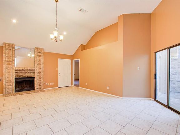 4th image of 1906 Woodhue Dr