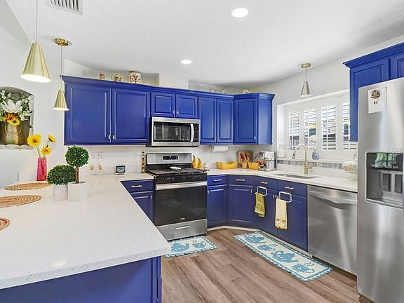 4th image of 6049 Gentle Ben Cir