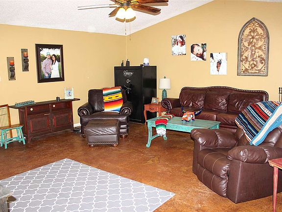 4th image of 1810 Ridgeview Dr