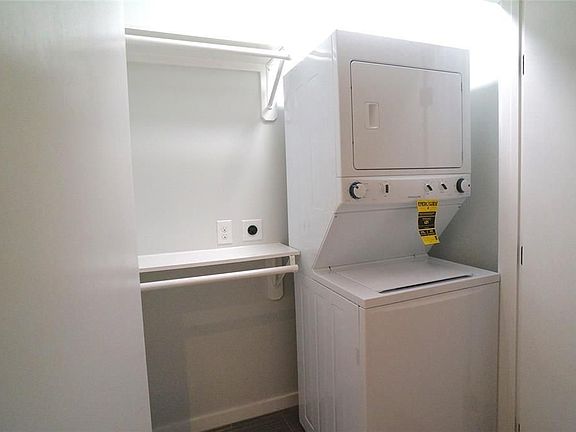 3rd image of 1717 Summer St #1/2