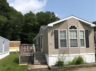 21 Woodland Dr, Waterford, CT 06385