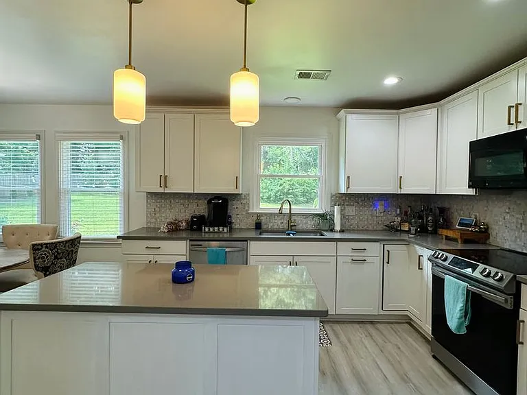 103 Meadow Creek Dr — Photo 15