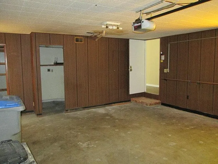 1288 Collins Ln — Photo 10