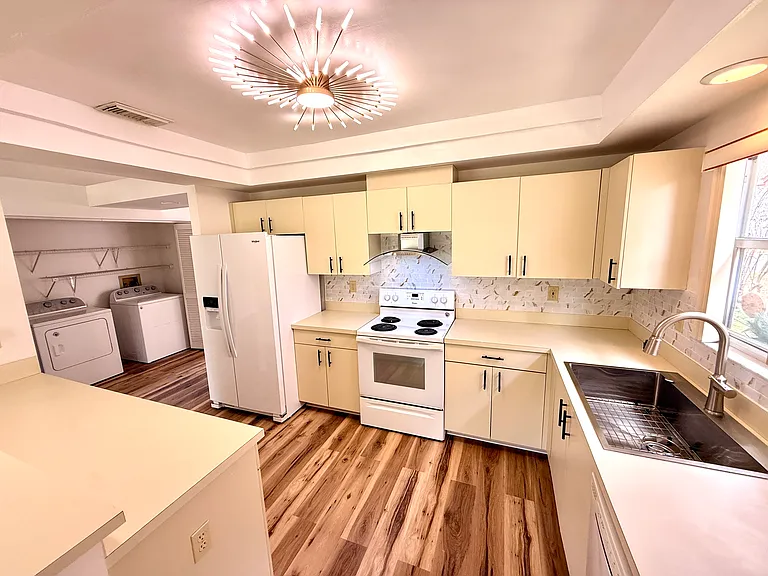 7830 Becket St — Photo 20