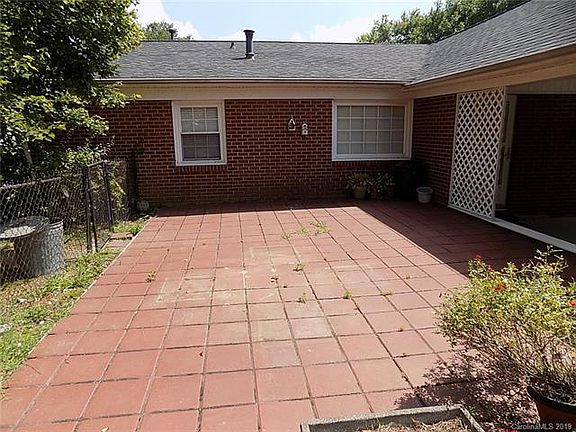 3rd image of 1914 Echo Ln