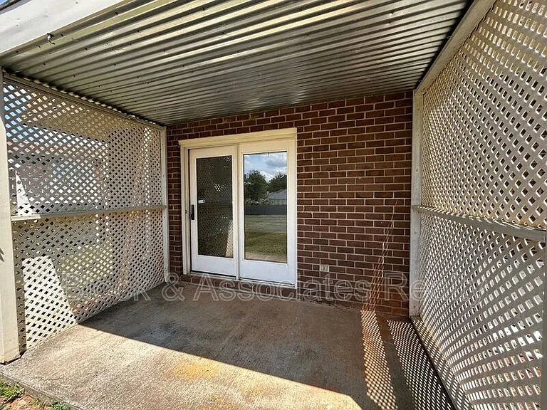 316A Windsor Manor Way — Photo 9