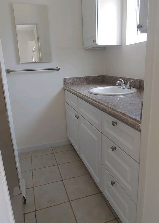 1st image of 10534 S Burl Ave