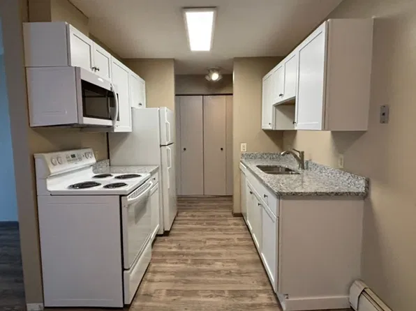 2021 W 90th St, 2021 W 90th St APT 202, Bloomington, MN 55431