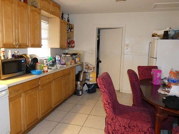 3rd image of 4641 Lavonne Ave