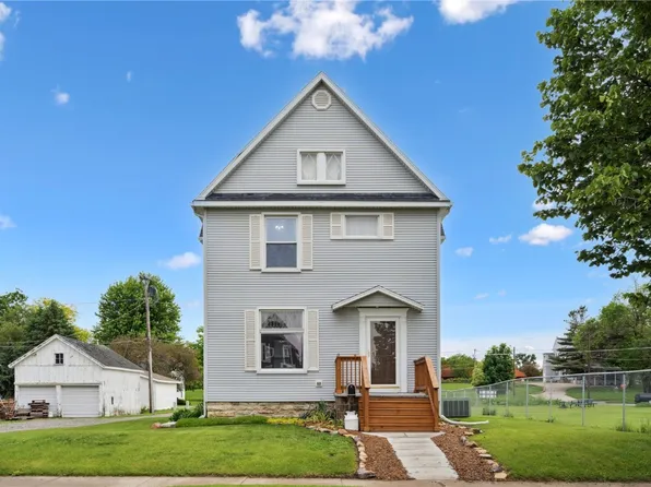 306 E 5th St, Vinton, IA 52349