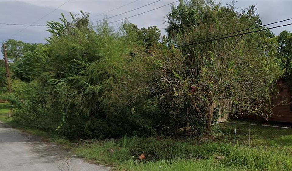 2nd image of 7938 Angus St