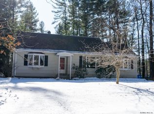 209 Pinewood Dr, Schenectady, NY 12303