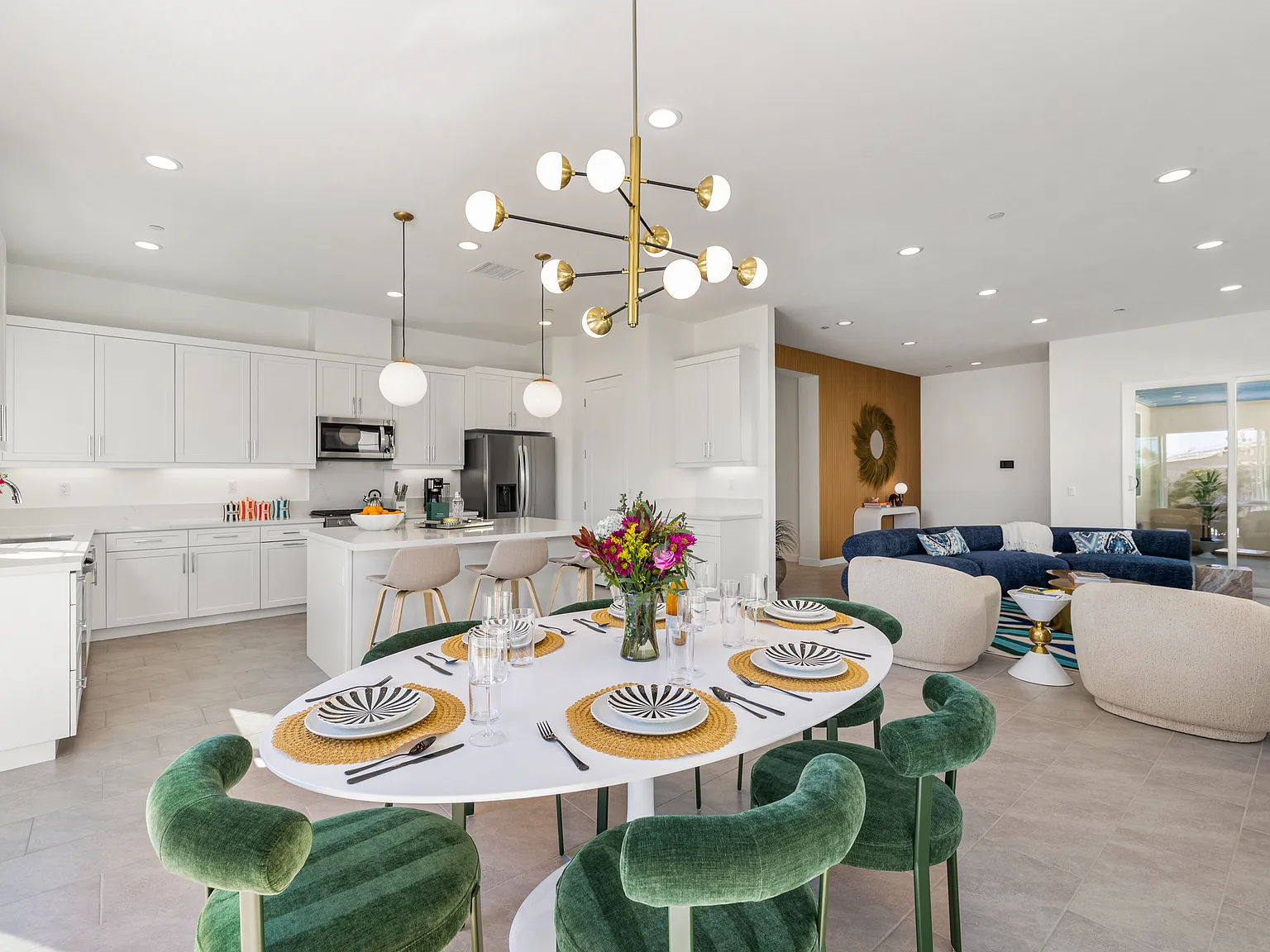4 bed, 2.5 bath, 2295 sqft, $4,000 — Photo 2