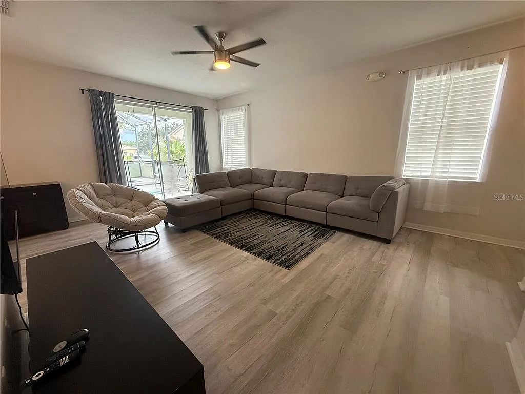 4 bed, 3.5 bath, 1768 sqft, $2,600 — Photo 3