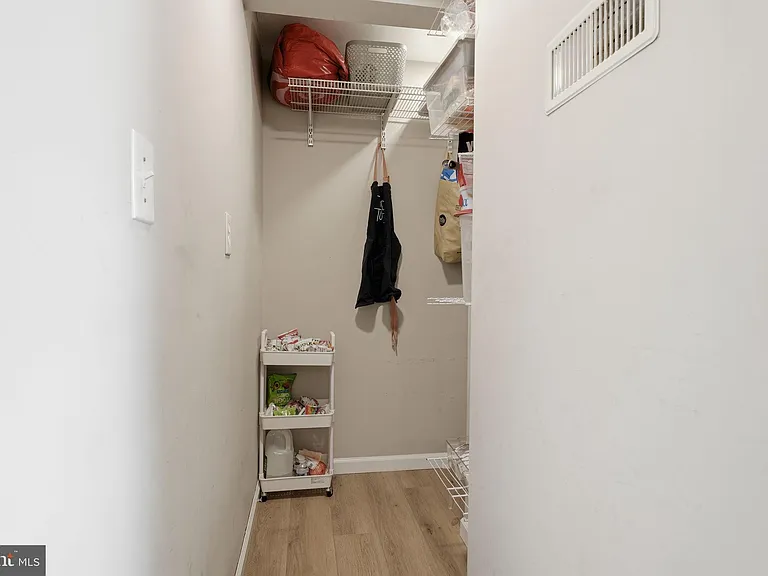 214 Washington St — Photo 5