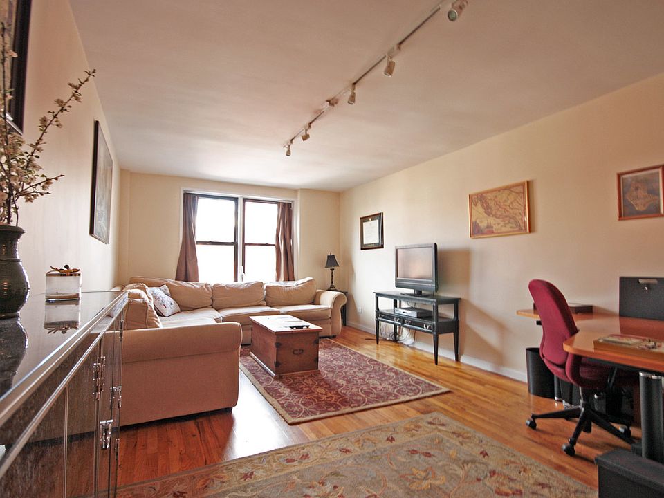 1st image of 165 Christopher St #2Y