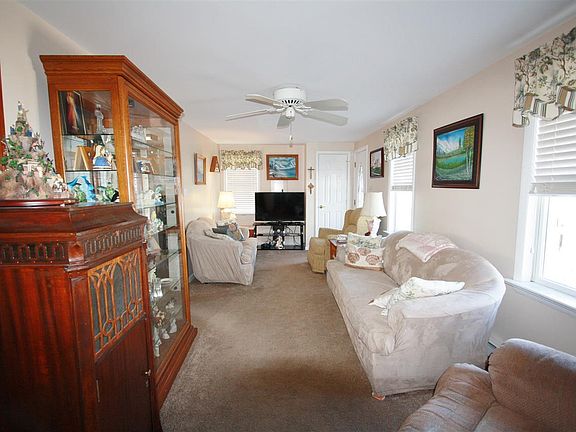 3rd image of 482 21st St