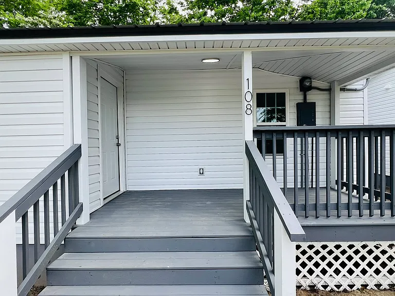 108 E Dewey St — Photo 41