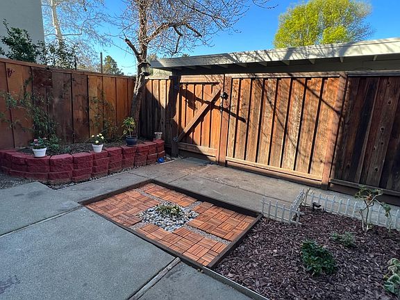 2nd image of 2312 Olivegate Ln
