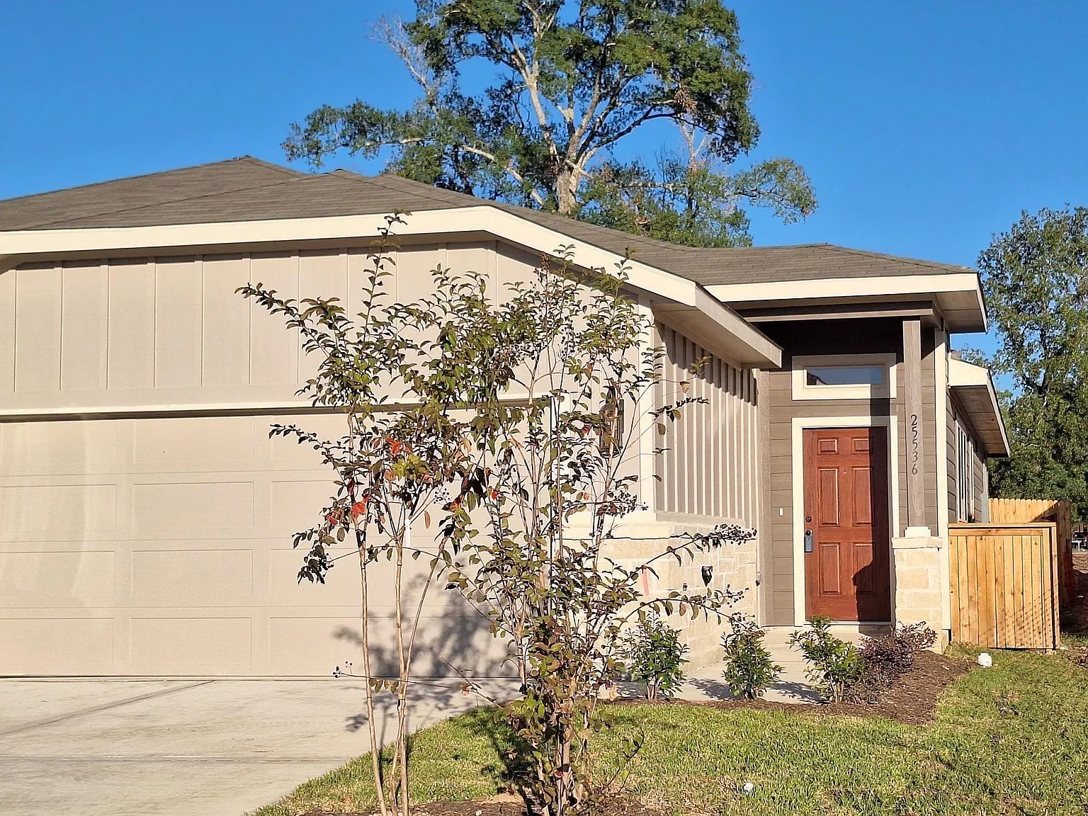 3 bed, 2.0 bath, 1302 sqft, $1,645 — Photo 1