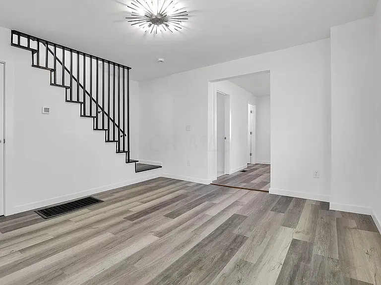 236 Clarendon Ave — Photo 5