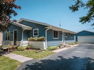 5984 S 35th St, Greenfield, WI 53221