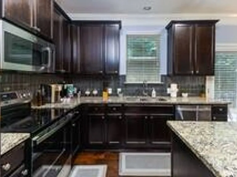 1547 Paxton Dr SW — Photo 8