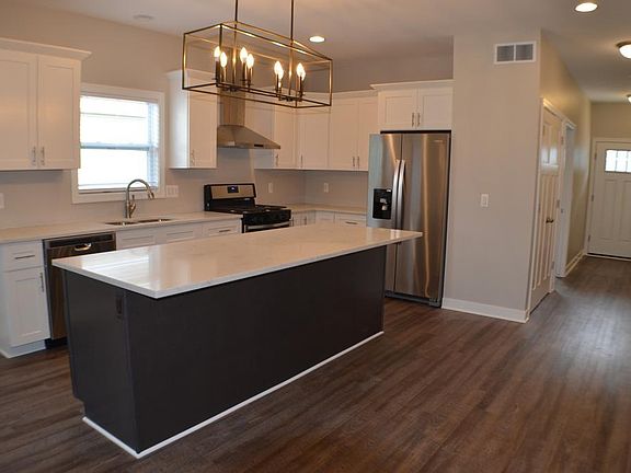 Large gourmet kitchen with island