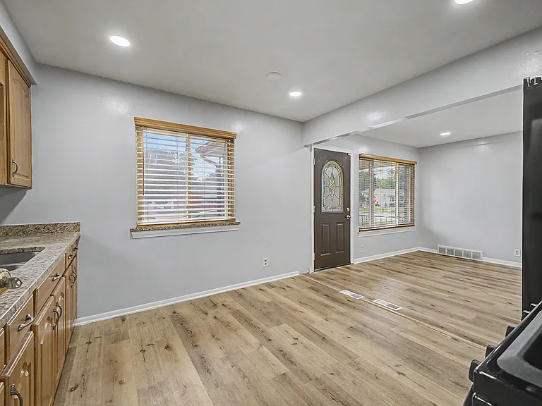 24315 Currier St — Photo 14