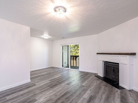 5th image of 1845 Peachtree Ln #D