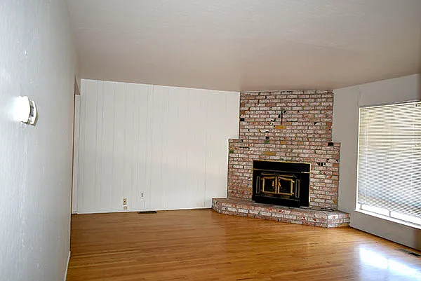 411 Clark Dr — Photo 3