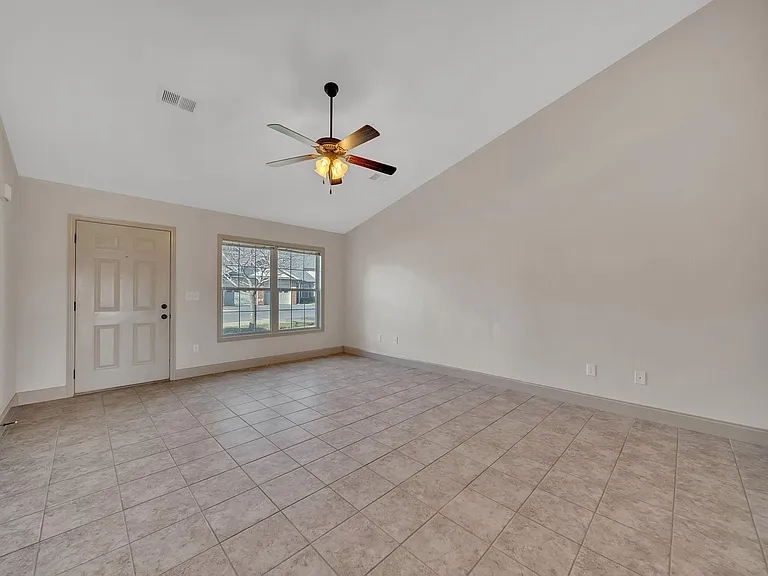 HILLRISE APARTMENTS — Photo 12