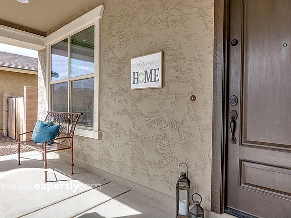4th image of 330 E Vicenza Dr