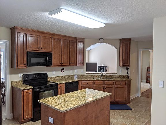 3rd image of 2058 Lake Forest Dr