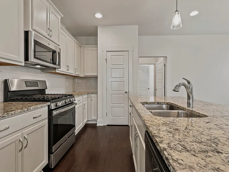 6260 Taylor Rd — Photo 13