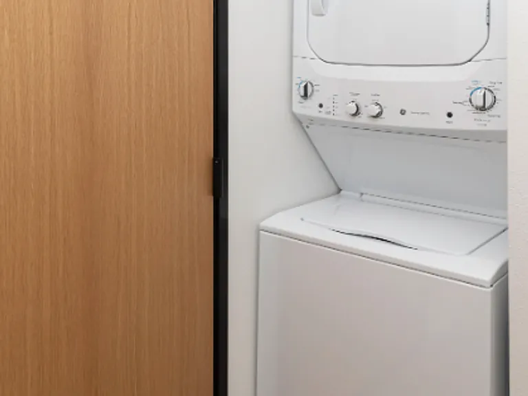 CHRONICLE: Stylish Wallingford Studios with Full Appliance Package & Premium Amenities — Photo 51