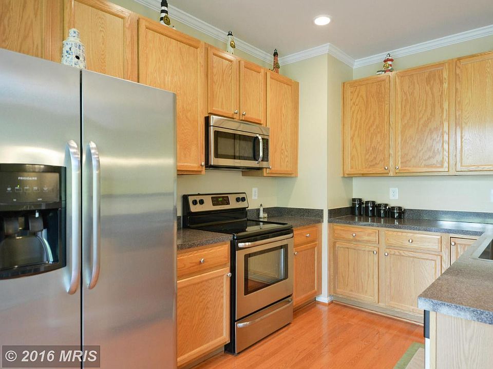 1st image of 204 Hillside Ct