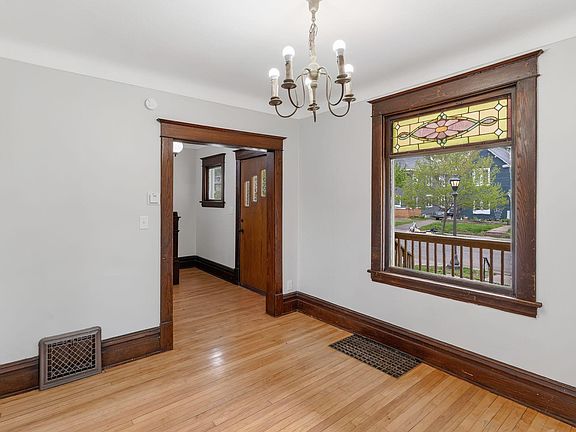 3rd image of 1302 Hewitt Ave