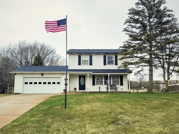 17833 Mohawk Dr, Spring Lake, MI 49456